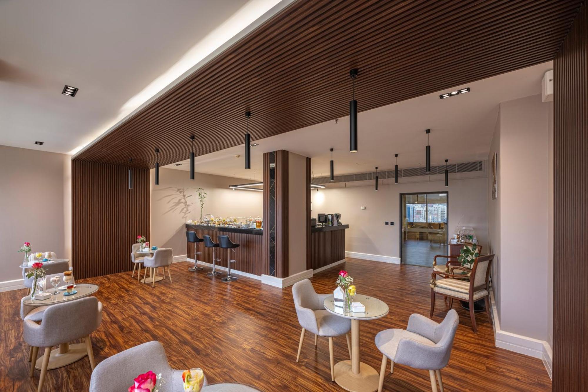 Hotel Al Shohada By Palm Rich Makkah La Meca Exterior foto The dining room at the new St. Mary's Hospice