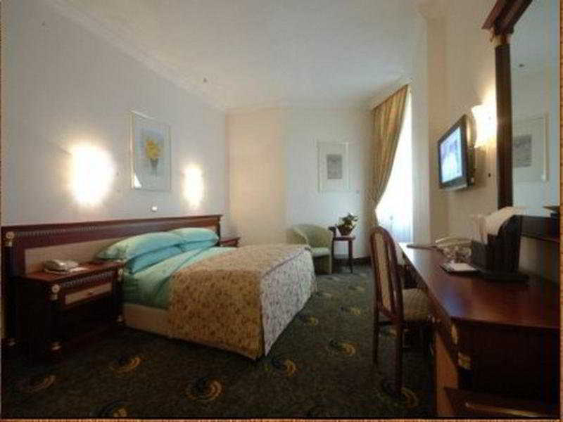 Hotel Al Shohada By Palm Rich Makkah La Meca Exterior foto A room at the hotel